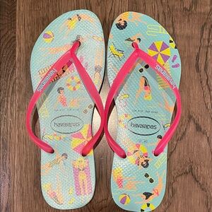 Havaianas Vibrant Beach Scene Flip Flops with Pink Straps